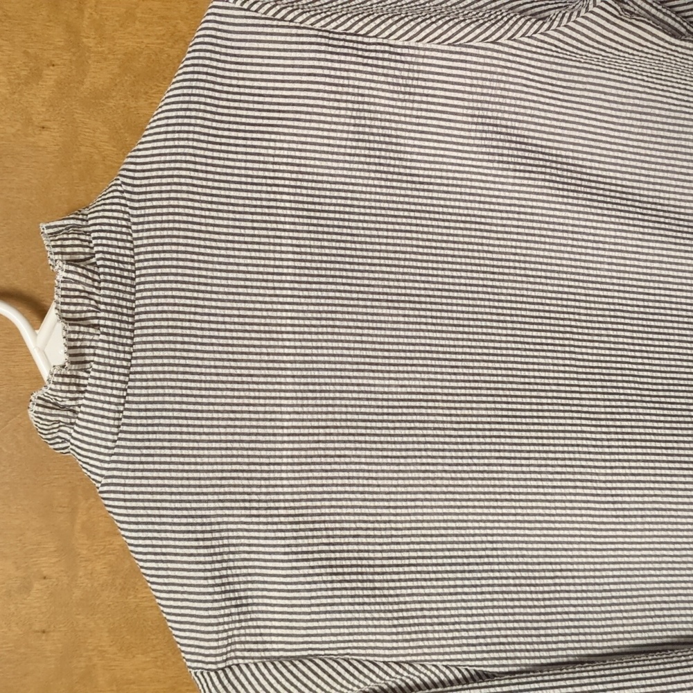 Chic Anna - Kaci California Blouse with Ruffle Detail - Feminine - Sophisticated - Picture 9 of 13